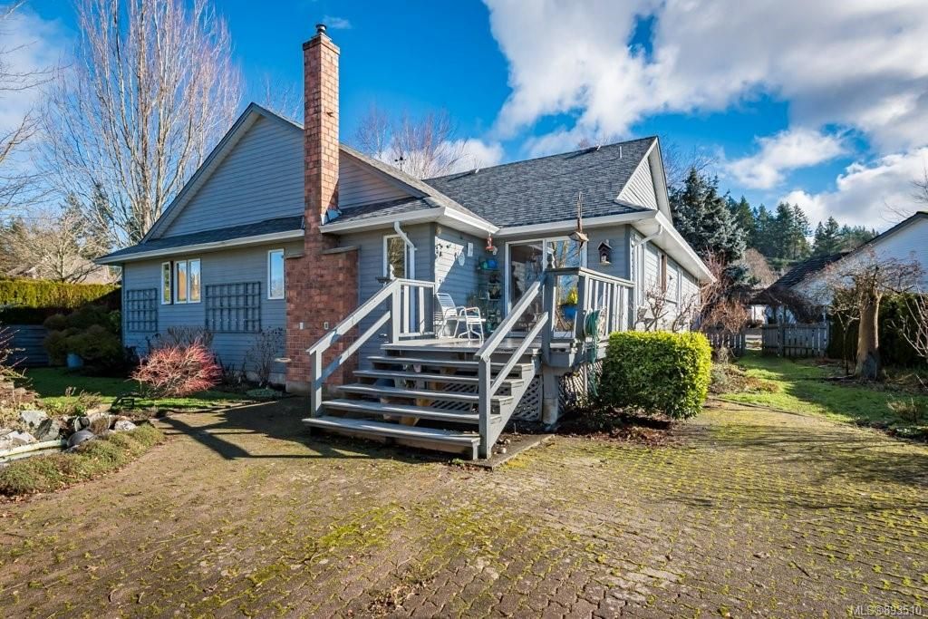 Photo 32: Photos: 1315 Pheasant Pl in Courtenay: CV Courtenay East House for sale (Comox Valley)  : MLS®# 893510