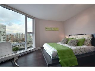 Photo 4: 2002 583 BEACH Crescent in Vancouver: Yaletown Condo for sale in "PARKWEST II" (Vancouver West)  : MLS®# V928427