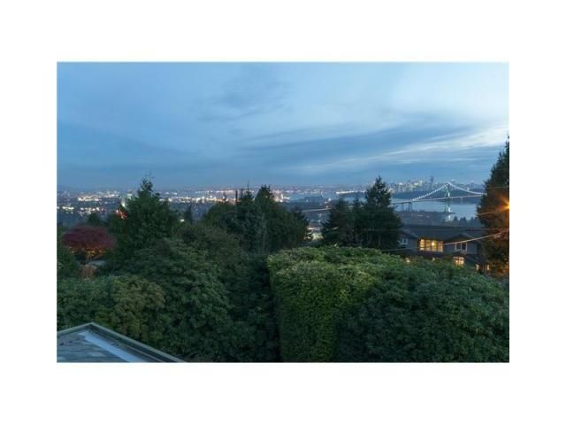 Main Photo: 855 AUBENEAU CR in West Vancouver: Sentinel Hill House for sale : MLS®# V1102918