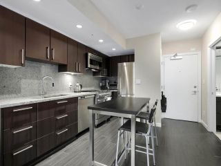 Photo 13: 554 108 W 1ST Avenue in Vancouver: False Creek Condo for sale in "OLYMPIC VILLAGE" (Vancouver West)  : MLS®# R2437073