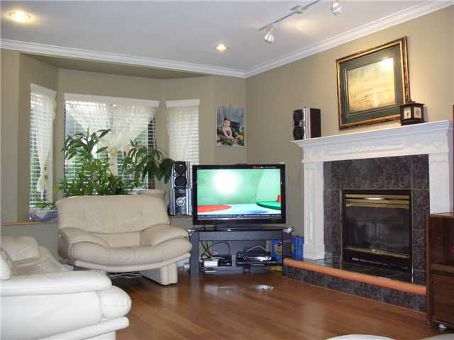 Main Photo: 4723 VILLAGE Drive in Burnaby: Greentree Village Townhouse for sale (Burnaby South)  : MLS®# V929414