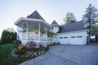 Photo 2: 2298 MOUNTAIN Drive in Abbotsford: Abbotsford East House for sale in "Mountain Village" : MLS®# R2833898