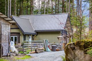 Photo 33: 1050 S RUSTAD Road in Squamish: Upper Squamish House for sale : MLS®# R2683716