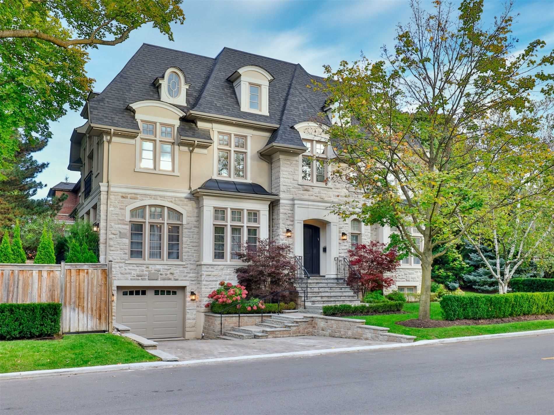 Main Photo: 201 Vesta Drive in Toronto: Forest Hill South House (3-Storey) for sale (Toronto C03)  : MLS®# C5957301
