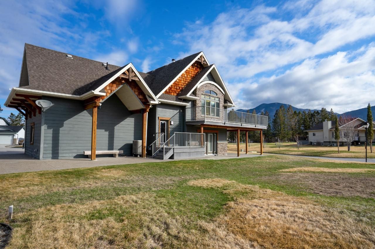 Main Photo: 13 - 640 UPPER LAKEVIEW ROAD in Invermere: House for sale : MLS®# 2470269