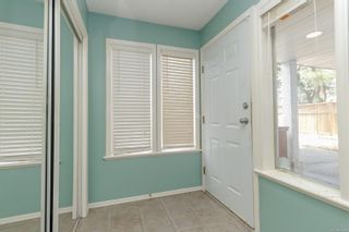 Photo 5: 993 Goldstream Ave in Langford: La Langford Proper Half Duplex for sale : MLS®# 911484