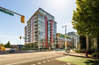 Photo 2: 908 38 W 1ST Avenue in Vancouver: False Creek Condo for sale (Vancouver West)  : MLS®# R2389824