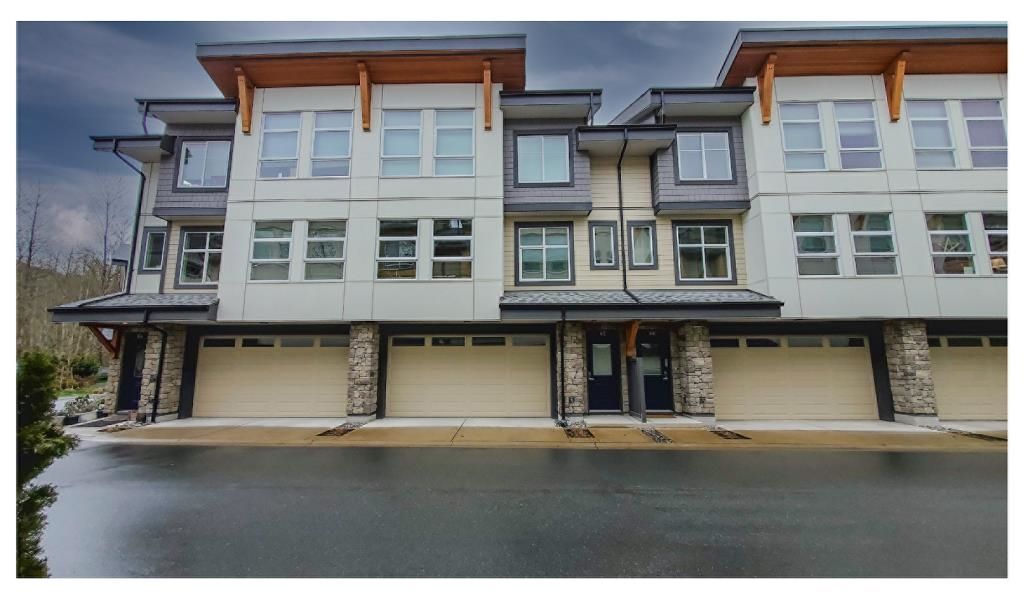 Main Photo: 65 39548 LOGGERS Lane in Squamish: Brennan Center Townhouse for sale in "Seven Peaks" : MLS®# R2728682