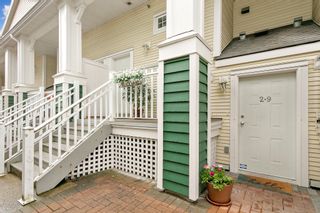 Photo 2: 29 123 SEVENTH Street in New Westminster: Uptown NW Townhouse for sale in "ROYAL CITY TERRACE" : MLS®# R2762680