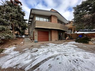 Photo 1: 2724 Crawford Road NW in Calgary: Charleswood Detached for sale : MLS®# A2022159