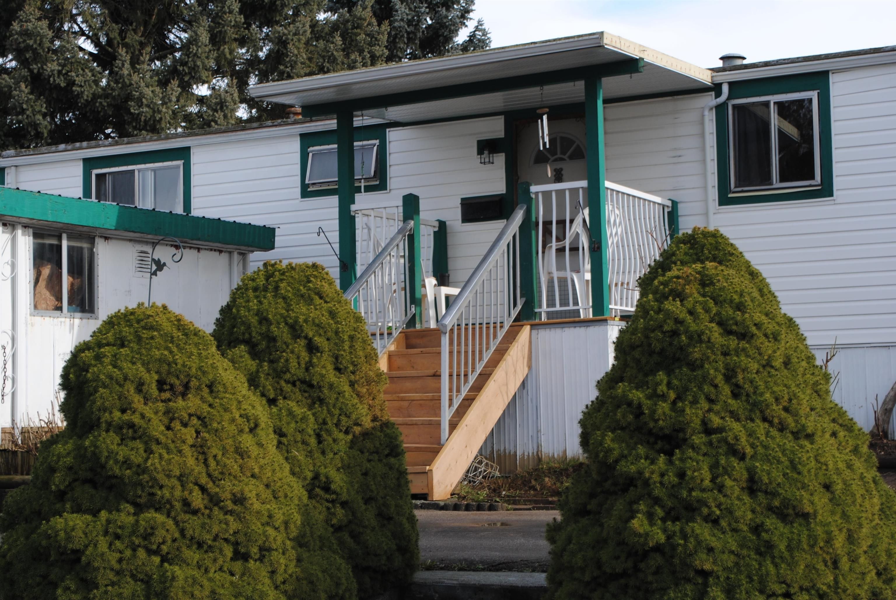 Main Photo: 47 2035 MARTENS Street in Abbotsford: Poplar Manufactured Home for sale in "Maplewood Estates" : MLS®# R2753106