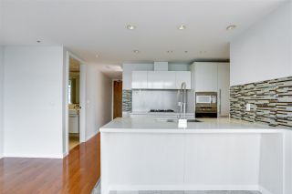 Photo 3: 810 1661 ONTARIO Street in Vancouver: False Creek Condo for sale in "Sails" (Vancouver West)  : MLS®# R2524447
