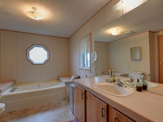 Photo 14: 6 1581 Middle Rd in View Royal: VR Glentana Manufactured Home for sale : MLS®# 861186