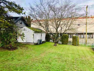 Photo 3: 2475 E 2ND Avenue in Vancouver: Renfrew VE House for sale (Vancouver East)  : MLS®# R2328625