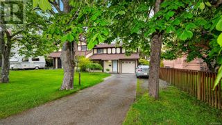 Photo 1: A 930 Old Esquimalt Rd in Esquimalt: House for sale : MLS®# 961763