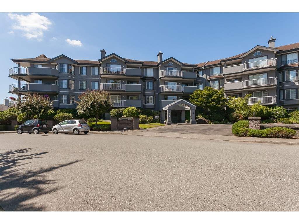 Main Photo: 201 5375 205 Street in Langley: Langley City Condo for sale in "Glenmont Park" : MLS®# R2482379