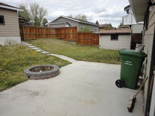 Photo 7: 438 Queensland Place SE in Calgary: Queensland Detached for sale : MLS®# A1222170