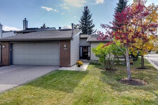 Main Photo: 19 185 Woodridge Drive SW in Calgary: Woodlands Row/Townhouse for sale : MLS®# A2081947