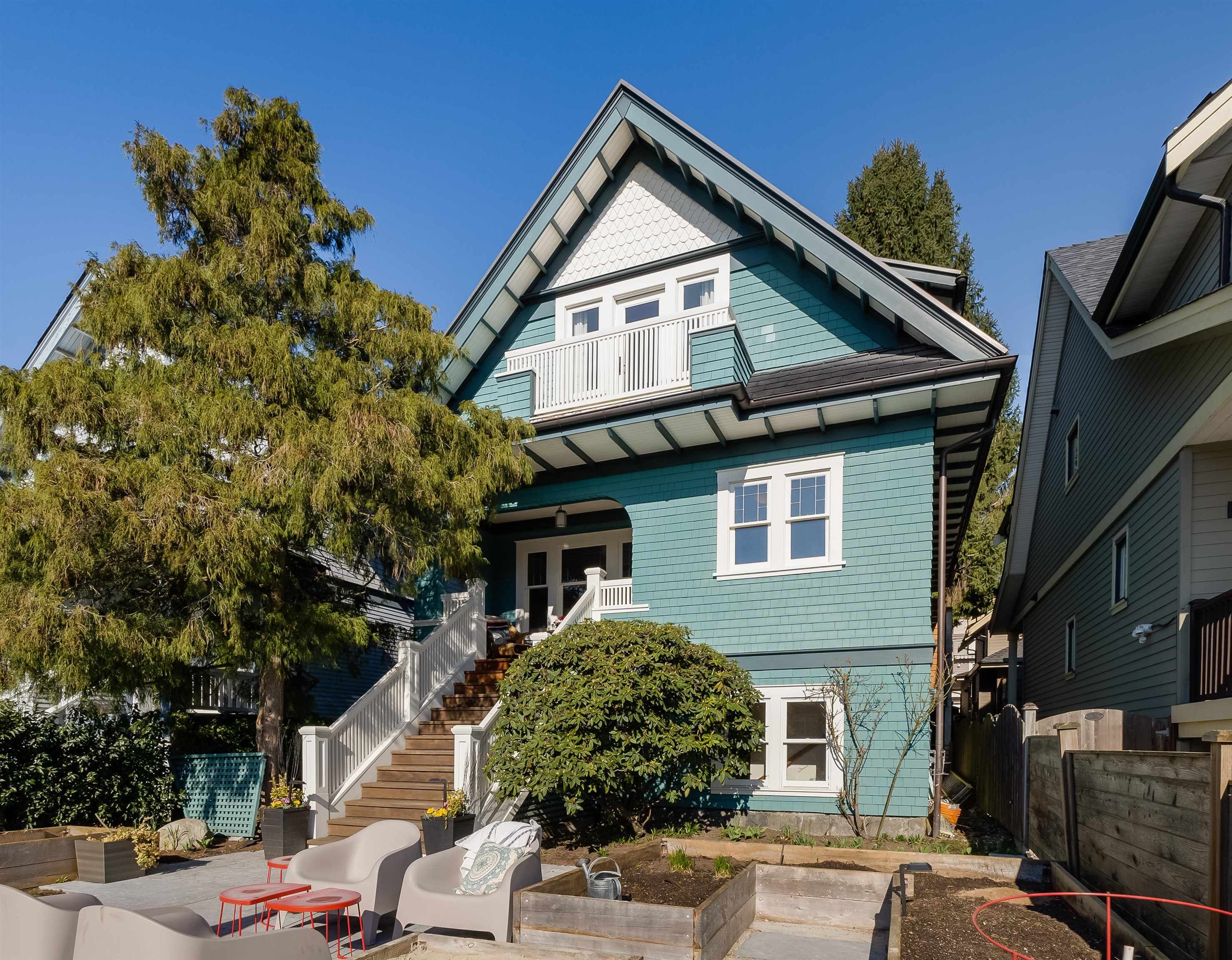 Main Photo: 246 E 10TH Street in North Vancouver: Central Lonsdale House for sale in "Central Lonsdale" : MLS®# R2669200