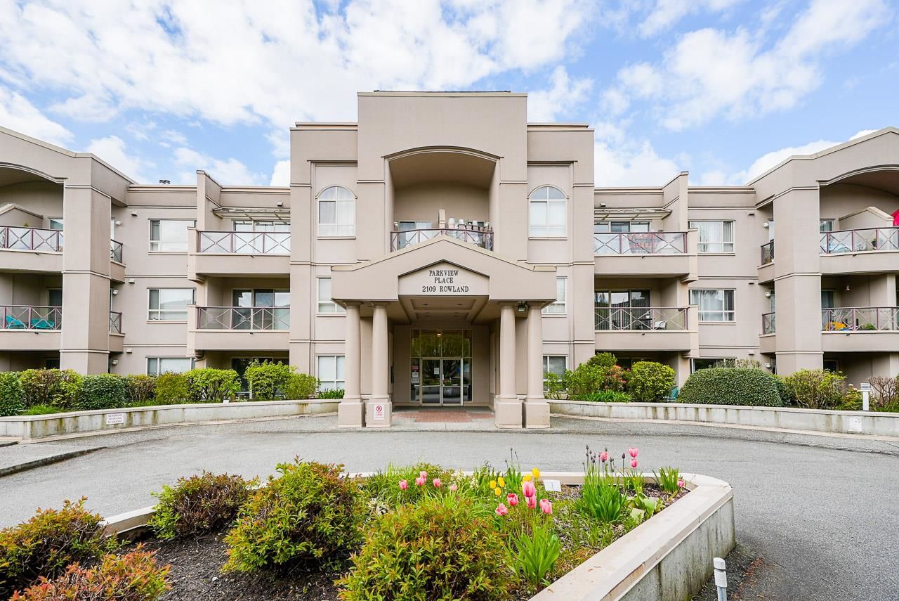 Main Photo: 323 2109 ROWLAND Street in Port Coquitlam: Central Pt Coquitlam Condo for sale in "Parkview Place" : MLS®# R2681449
