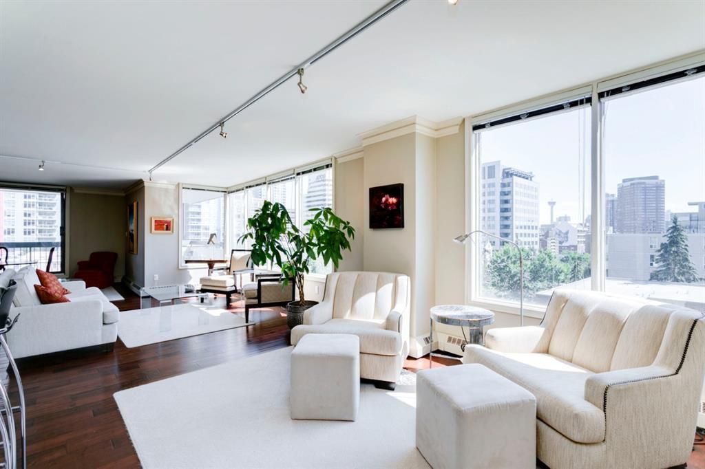 Take in the city views from the kitchen, sitting area &  living room !