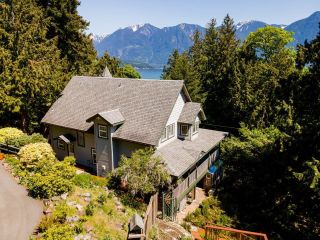 Photo 1: 1576 EAGLE CLIFF Road: Bowen Island House for sale : MLS®# R2779547