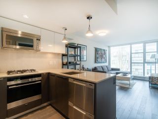 Photo 10: 303 538 W 7TH Avenue in Vancouver: Fairview VW Condo for sale in "CAMBIE +7" (Vancouver West)  : MLS®# R2332331