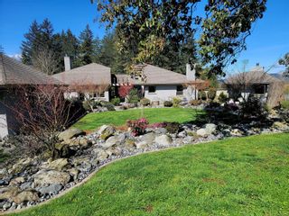 Photo 1: 6455 Bryn Rd in Central Saanich: CS Oldfield House for sale : MLS®# 957712