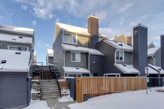 Photo 1: 222 35 Glamis Green SW in Calgary: Glamorgan Row/Townhouse for sale : MLS®# A2103708