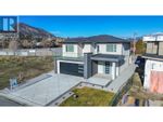 Main Photo: 1724 Treffry Place in Summerland: House for sale : MLS®# 10305830
