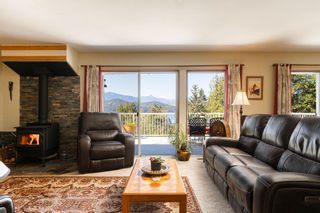 Photo 2: 876 WINDJAMMER Road: Bowen Island House for sale in "Bluewater" : MLS®# R2875202