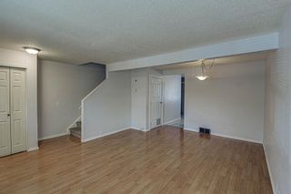 Photo 6: 323 Queenston Heights SE in Calgary: Queensland Row/Townhouse for sale : MLS®# A1203860