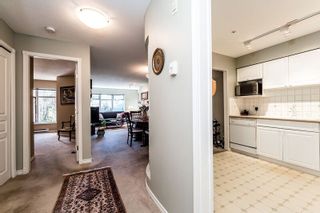 Photo 8: 206 1140 STRATHAVEN Drive in North Vancouver: Northlands Condo for sale in "STRATHAVEN" : MLS®# R2146417