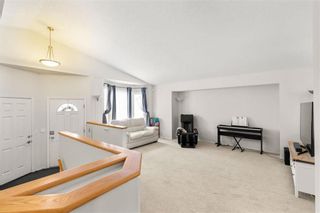 Photo 4: 88 Colbourne Drive in Winnipeg: South Pointe Residential for sale (1R)  : MLS®# 202228043