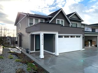 Photo 2: 34010 BARKER Court in Mission: Mission BC 1/2 Duplex for sale : MLS®# R2835996
