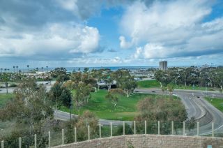 Photo 4: OCEANSIDE Townhouse for sale : 3 bedrooms : 825 Harbor Cliff Way #269