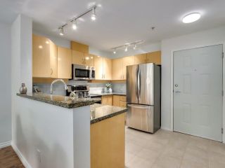 Photo 10: 414 345 LONSDALE Avenue in North Vancouver: Lower Lonsdale Condo for sale in "The Metropolitan" : MLS®# R2688643