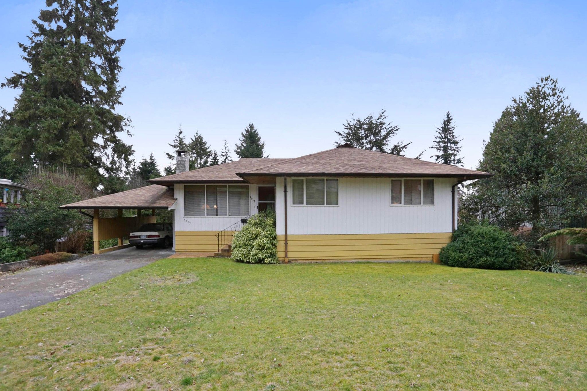 Main Photo: 1017 ARLINGTON Crescent in North Vancouver: Edgemont House for sale : MLS®# R2252498
