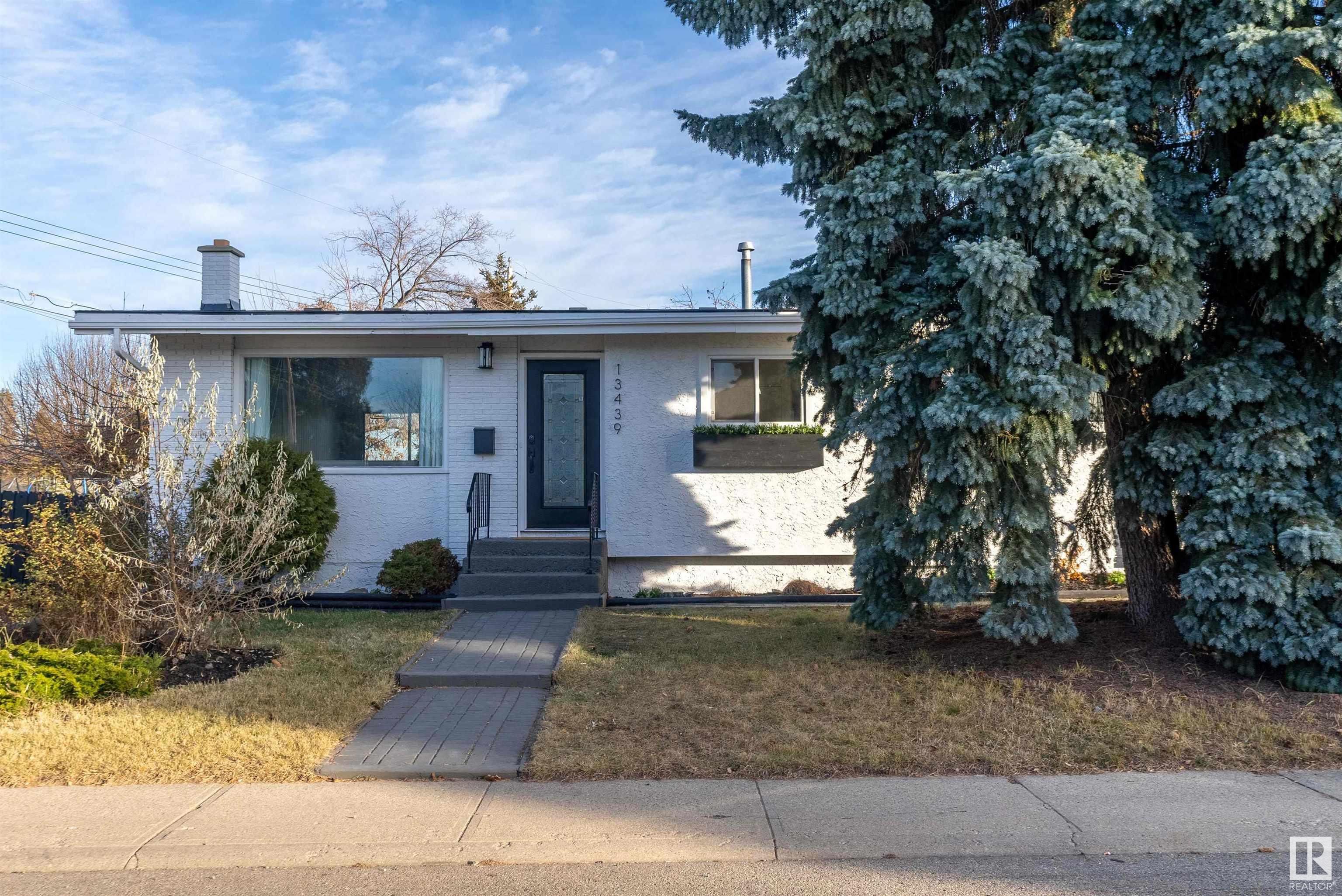 Main Photo: 13439 71 Street in Edmonton: Zone 02 House for sale : MLS®# E4365788