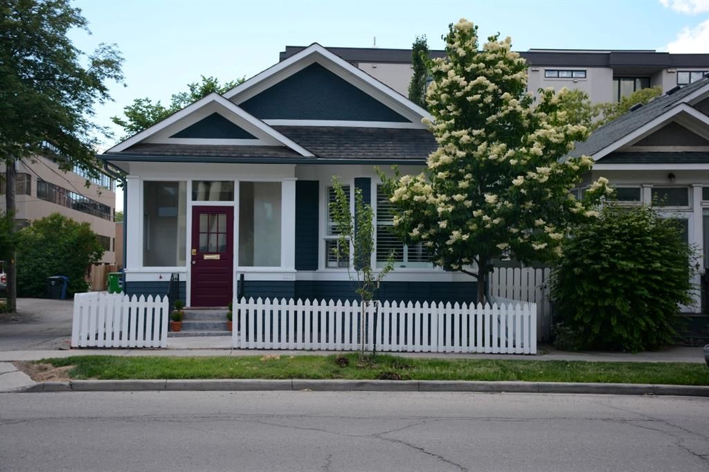Main Photo: 2207 2 Street SW in Calgary: Mission Detached for sale : MLS®# A1210231