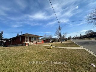Photo 4: 74 William Cragg Drive in Toronto: Downsview-Roding-CFB House (Bungalow) for sale (Toronto W05)  : MLS®# W8178184