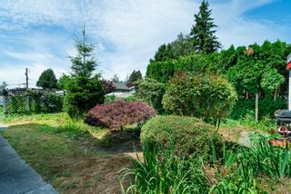Photo 3: 8535 HOWARD Crescent in Chilliwack: Chilliwack Proper South House for sale : MLS®# R2793054