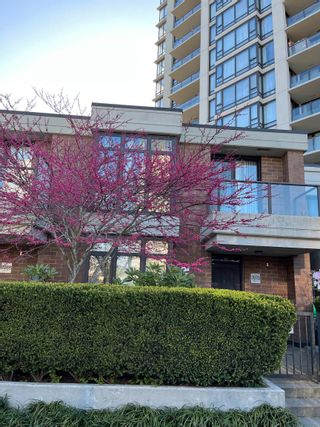 Photo 1: 7070 WALKER Avenue in Burnaby: Highgate Townhouse for sale (Burnaby South)  : MLS®# R2789464
