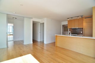 Photo 4: 1601 565 SMITHE Street in Vancouver: Downtown VW Condo for sale in "VITA" (Vancouver West)  : MLS®# R2013406