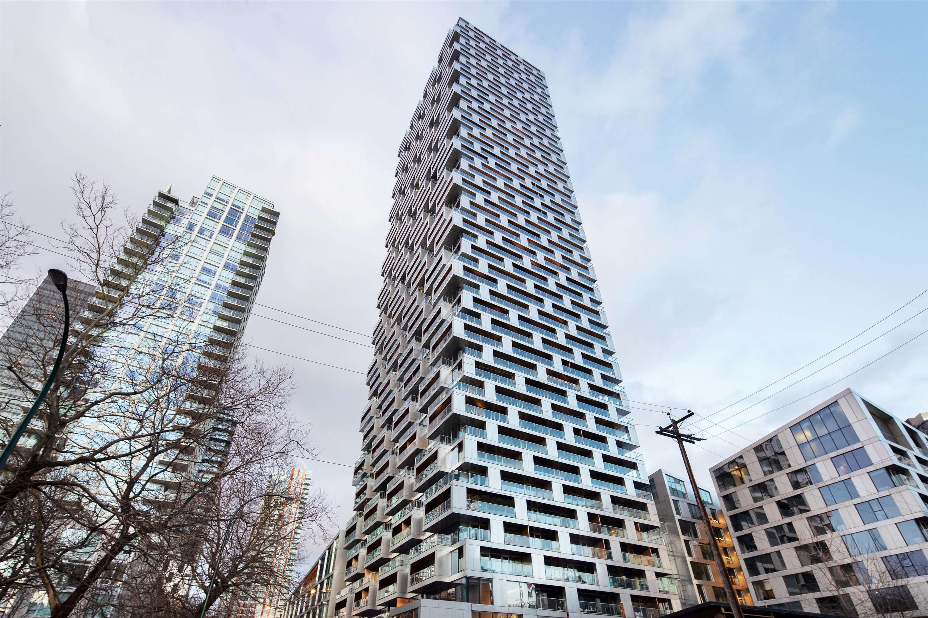 Main Photo: 2206 1480 HOWE Street in Vancouver: Yaletown Condo for sale (Vancouver West)  : MLS®# R2757010