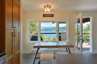 Photo 3: 591 GIBSONS Way in Gibsons: Gibsons & Area House for sale (Sunshine Coast)  : MLS®# R2749821