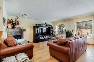 Photo 2: 77 Rockbluff Place NW in Calgary: Rocky Ridge Detached for sale : MLS®# A2124838