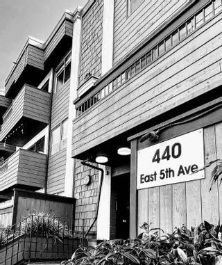 Photo 1: 215 440 E 5TH Avenue in Vancouver: Mount Pleasant VE Condo for sale in "Landmark Manor" (Vancouver East)  : MLS®# R2561525