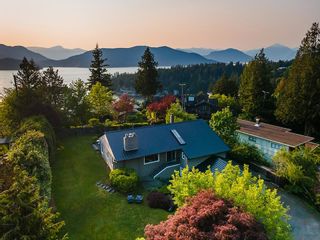 Photo 1: 6265 SUMMIT Avenue in West Vancouver: Gleneagles House for sale : MLS®# R2780537