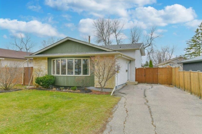 Main Photo: 245 Laurent Drive in Winnipeg: Richmond Lakes Residential for sale (1Q)  : MLS®# 202027326